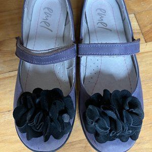 Beautiful lilac dress shoes for your princess